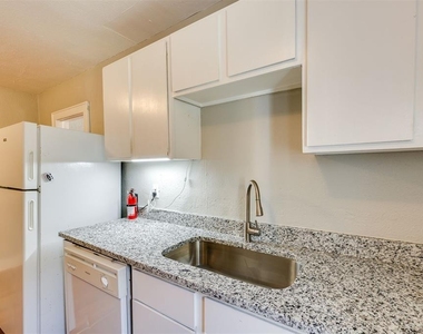 2835 Nw 22nd Street - Photo Thumbnail 2