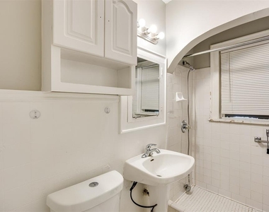 2835 Nw 22nd Street - Photo Thumbnail 3