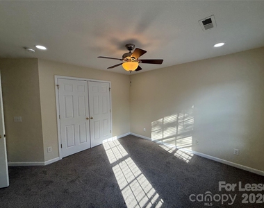 10822 Chamberlain Hall Court - Photo Thumbnail 5