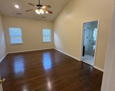 10822 Chamberlain Hall Court - Photo Thumbnail 34