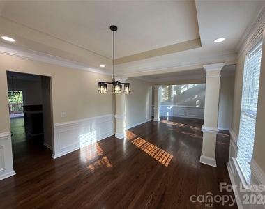 10822 Chamberlain Hall Court - Photo Thumbnail 22