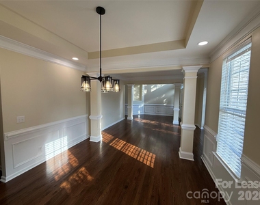 10822 Chamberlain Hall Court - Photo Thumbnail 23