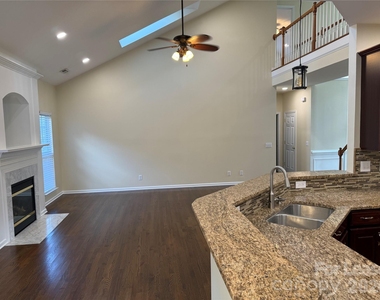 10822 Chamberlain Hall Court - Photo Thumbnail 29