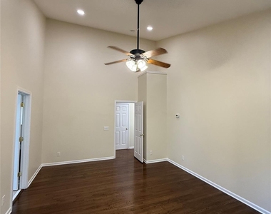 10822 Chamberlain Hall Court - Photo Thumbnail 38