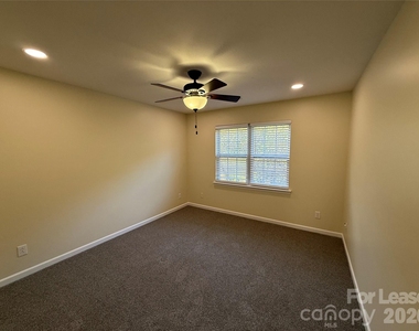 10822 Chamberlain Hall Court - Photo Thumbnail 18
