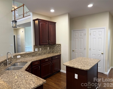 10822 Chamberlain Hall Court - Photo Thumbnail 28