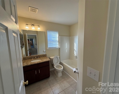 10822 Chamberlain Hall Court - Photo Thumbnail 7