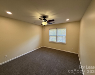 10822 Chamberlain Hall Court - Photo Thumbnail 17