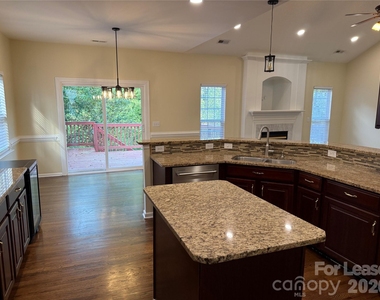 10822 Chamberlain Hall Court - Photo Thumbnail 30