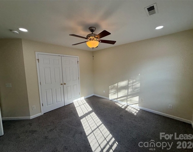 10822 Chamberlain Hall Court - Photo Thumbnail 6