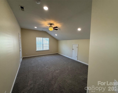10822 Chamberlain Hall Court - Photo Thumbnail 11