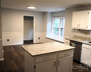 10000 Ridgemore Drive - Photo Thumbnail 9
