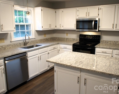 10000 Ridgemore Drive - Photo Thumbnail 8