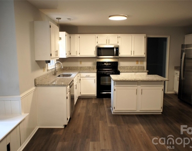10000 Ridgemore Drive - Photo Thumbnail 7