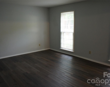 10000 Ridgemore Drive - Photo Thumbnail 14