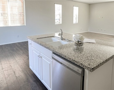 42688 Azure St - Photo Thumbnail 8