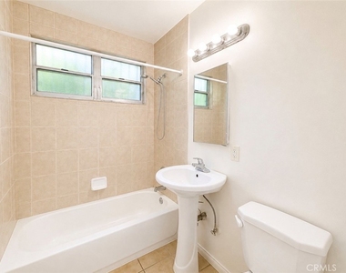 1372 W 36th Street - Photo Thumbnail 5