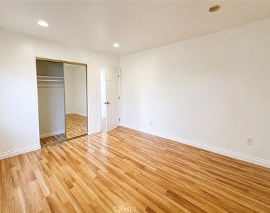 1372 W 36th Street - Photo Thumbnail 6
