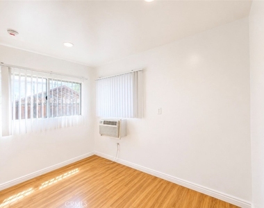 1372 W 36th Street - Photo Thumbnail 9