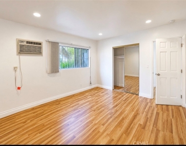 1372 W 36th Street - Photo Thumbnail 8