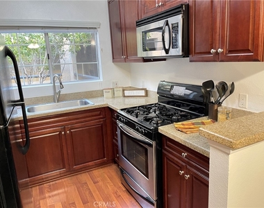 5540 Owensmouth Avenue - Photo Thumbnail 3