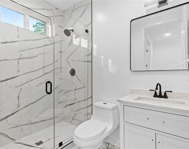 6846 Cedros Avenue - Photo Thumbnail 17