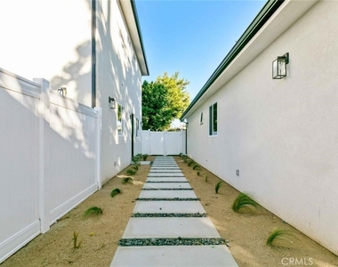 6846 Cedros Avenue - Photo Thumbnail 2
