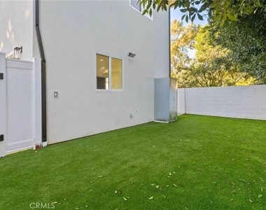 6846 Cedros Avenue - Photo Thumbnail 26
