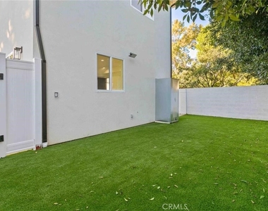 6846 Cedros Avenue - Photo Thumbnail 25