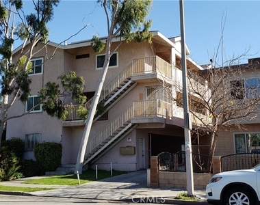 912 S Ash Avenue - Photo Thumbnail 2