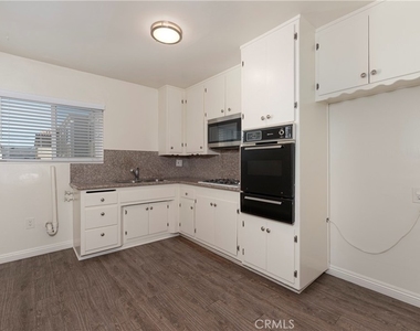 1906 Carnegie Lane - Photo Thumbnail 6