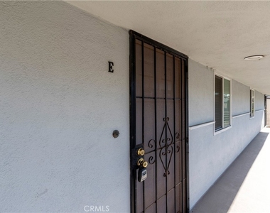 1906 Carnegie Lane - Photo Thumbnail 2