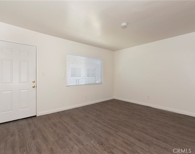1906 Carnegie Lane - Photo Thumbnail 5