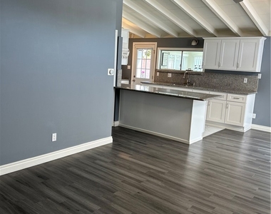 533 S Devon Road - Photo Thumbnail 1