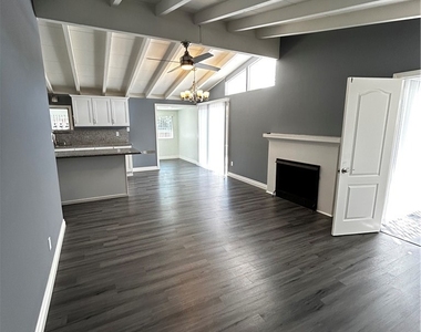 533 S Devon Road - Photo Thumbnail 2