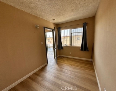 1012 S Electric Lane - Photo Thumbnail 2