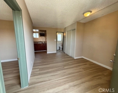 1012 S Electric Lane - Photo Thumbnail 1