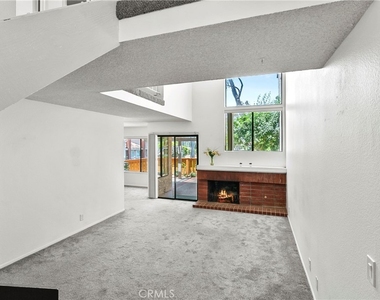 6516 E Camino Vista - Photo Thumbnail 1
