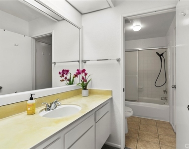 6516 E Camino Vista - Photo Thumbnail 13
