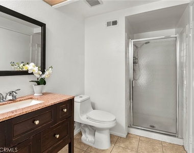 6516 E Camino Vista - Photo Thumbnail 8