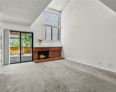 6516 E Camino Vista - Photo Thumbnail 2