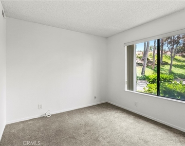 6516 E Camino Vista - Photo Thumbnail 7
