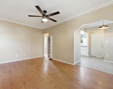 7620 Saranac Avenue - Photo Thumbnail 7