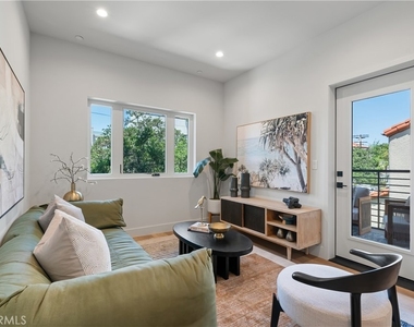 150 Oak Knoll Ave - Photo Thumbnail 3