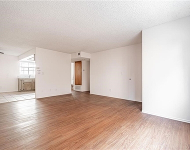 415 W Center Street - Photo Thumbnail 6