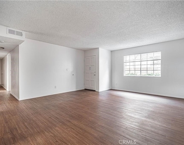 415 W Center Street - Photo Thumbnail 4