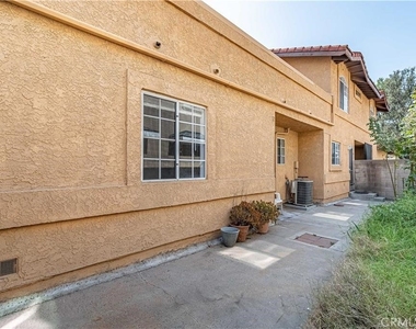 415 W Center Street - Photo Thumbnail 3