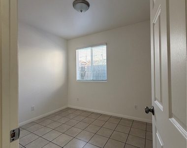 1623 Sherman Place - Photo Thumbnail 3