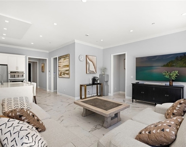 72 Henson - Photo Thumbnail 5