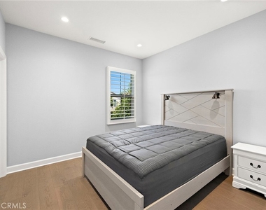 72 Henson - Photo Thumbnail 15